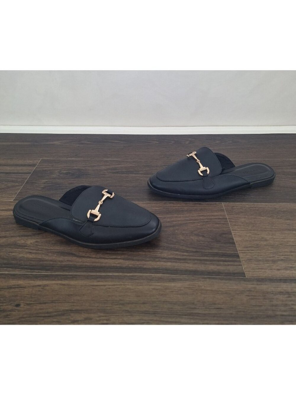 Old Navy Black Mule Loafers Slip On Flats Size 6 Gold Horsebit Accent Preppy Com